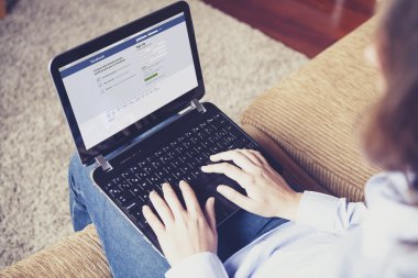 Malaga, İspanya - 26 Nisan 2015: Facebook giriş sayfası bir bilgisayar ekranında.