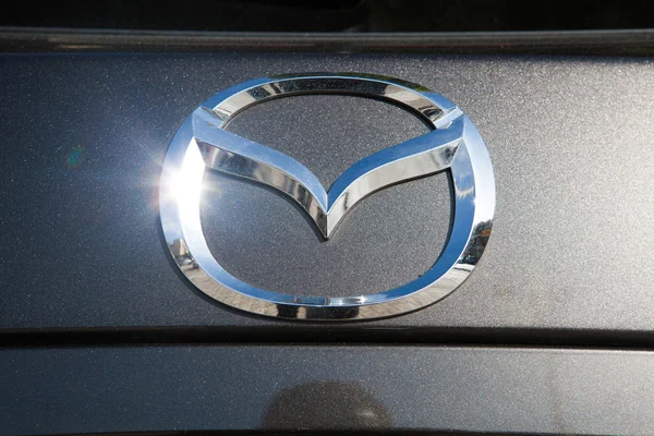 Malaga, Spanyolország - December 2, 2015-re: Mazda márka logo tervezés az autóban. — Stock Fotó