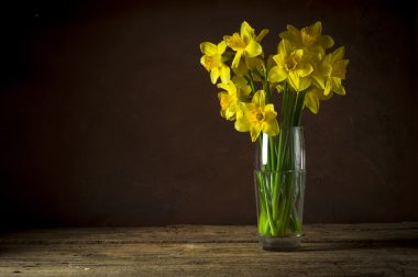 Natürmort sarı narcissuses bir buket