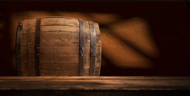 Yeşil grunge arka planında ahşap güverte masası olan arkaplan