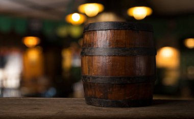 fıçının arka planı ve aşınmış eski ahşap masa