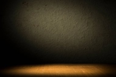 Yeşil grunge arka planında ahşap güverte masası olan arkaplan