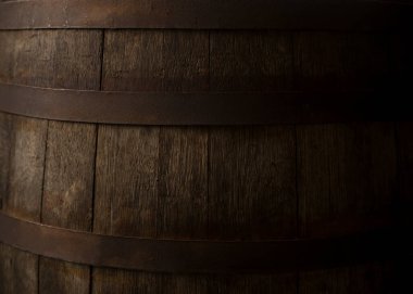 Kahverengi arka planda eski ahşap fıçı