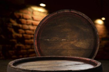 fıçının arka planı ve aşınmış eski ahşap masa