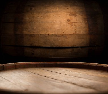 fıçının arka planı ve aşınmış eski ahşap masa