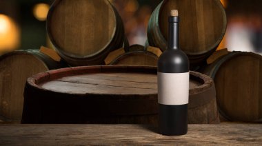 Peynir aperatifi seçimi ya da şarap aperatifi. Kırmızı şarap, çeşit çeşit peynir, incir, ekmek, zeytin ve prosciutto tahtada siyah zemin üzerinde, üst manzara, kopyalama alanı