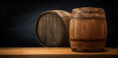 Kahverengi arka planda eski ahşap fıçı