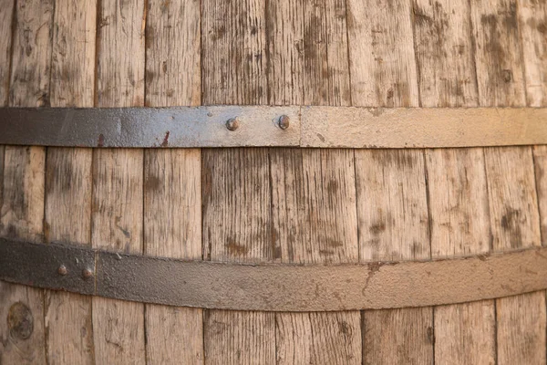 古い樽だ。白に隔離されクリッピングパスがある. — ストック写真