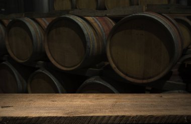 Beyaz arkaplandaki eski varil izo