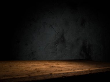 Resterant ışıkların soyut bulanık arkaplanının önündeki ahşap tablo resmi