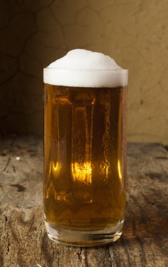 bir fıçı bira ile natürmort