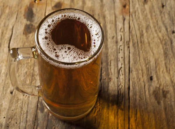Natureza morta: velho alfinete de madeira de cerveja — Fotografia de Stock