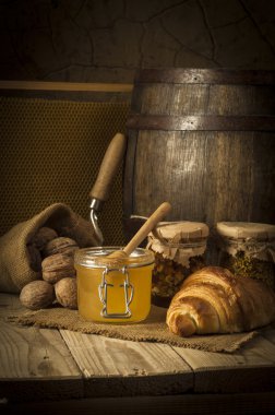 kruvasan rustik tarzda bal ile