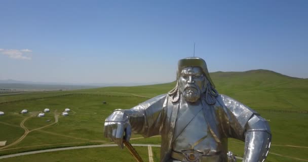 Ik ben Ulan Bator. Mongolië, 15 juli 2019. Monument voor Genghis Khan in Ulan Bator — Stockvideo