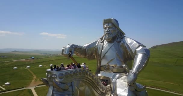 Ulan Bator. Mongolsko, 15. července2019. Památník Čingischána v Ulan Bator — Stock video