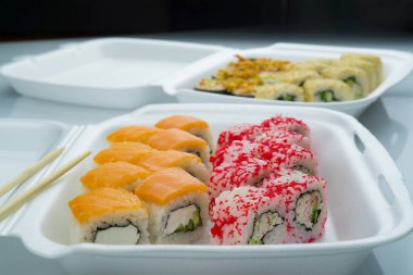 Suşi beslenme çantalarında, Philadelphia 'da ve Kaliforniya' da