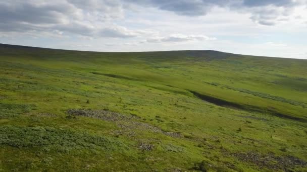 Noordelijke uralen, vallei van de Dyatlov groep pas, berg Otorten, berg toendra — Stockvideo