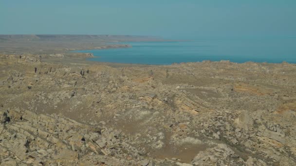 Gefallenes Land am Kaspischen Meer — Stockvideo