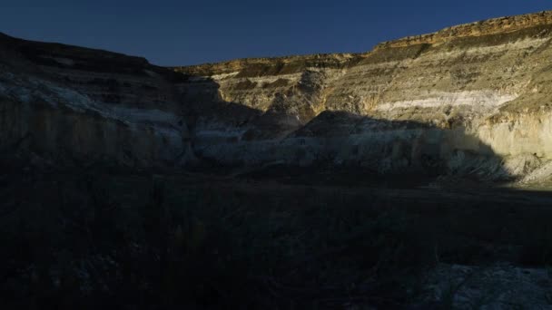 Geologiska lager på ökenbergen på botten av det torkade havet Tethys, tidsluckor — Stockvideo