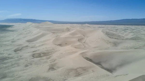 Dunas de areia no deserto de Gobi, na Mongólia — Fotografia de Stock