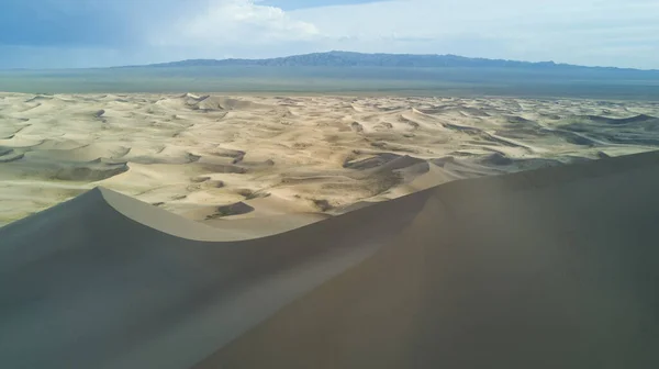 Dunas de arena en el desierto de Gobi en Mongolia —  Fotos de Stock