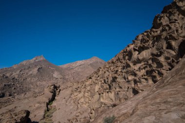 Ana Dağ Moğol tapınağı, kutsal kuyular.