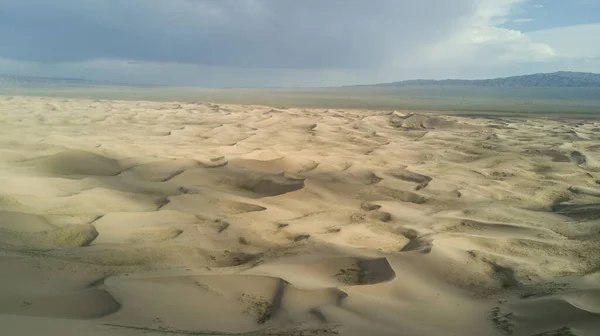 Dunes de sable dans le désert de Gobi en Mongolie — Photo