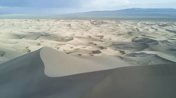 Dunas de arena en el desierto de Gobi en Mongolia —  Fotos de Stock