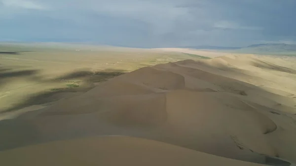 Dunas de arena en el desierto de Gobi en Mongolia —  Fotos de Stock