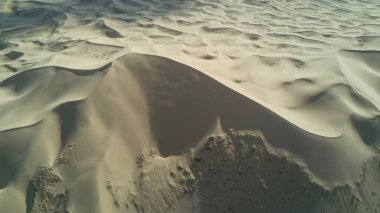 Moğolistan 'daki Gobi çölünde kum tepeleri.