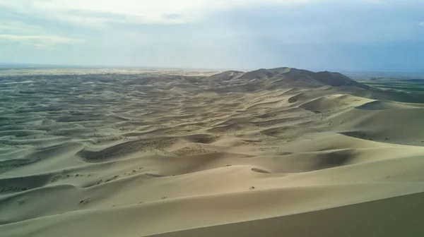 Dunas de arena en el desierto de Gobi en Mongolia —  Fotos de Stock