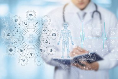 Tıbbi simgeleri olan sanal ekran ve bulanık arkaplan üzerinde doktor.