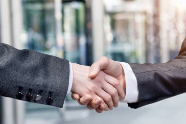 İş adamları el sıkışıyor. İşbirliği ve iş sözleşmesi kavramı.