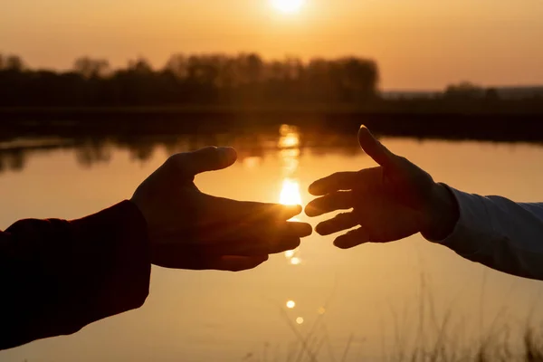 Woman Man Hand Reach Out Each Other Backdrop Sunny Sunset — Stock Photo, Image