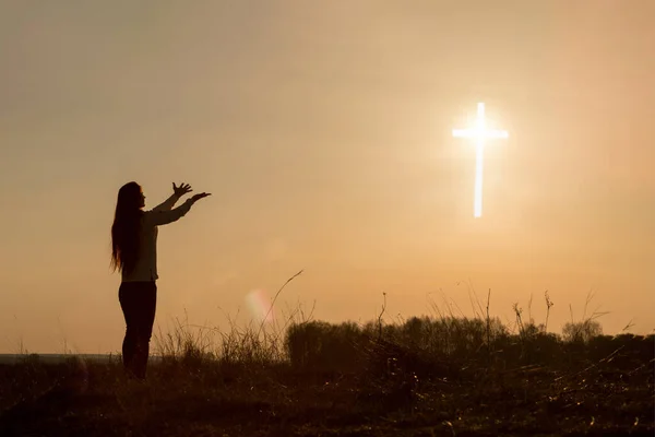 Woman Raised Her Hands Front Glowing Cross Sky — Stock fotografie