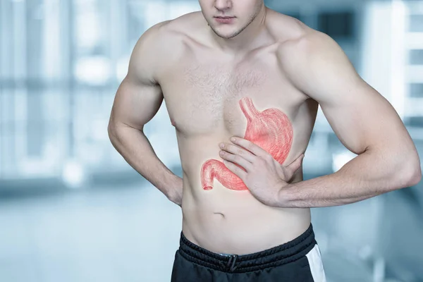 Der Patient Hält Seinen Bauch Vor Schmerzen Auf Verschwommenem Hintergrund — Stockfoto