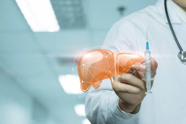 Yeni karaciğer tedavisi. Bir sağlık uzmanı modern bir klinikte yeni bir karaciğer tedavisi tekniği gösteriyor..