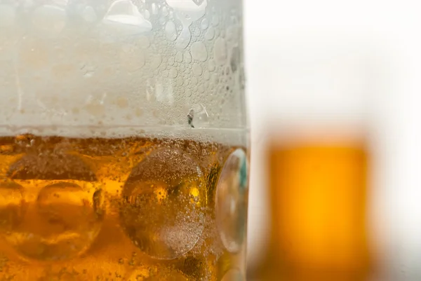 Bira bardağı dikey yakın çekim