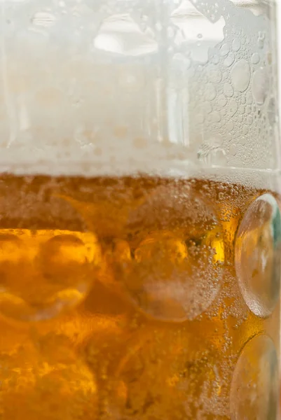 Bira bardağı dikey yakın çekim