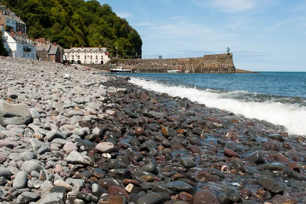 Pebble Beach Clovelly, İngiltere'de arka plan ile