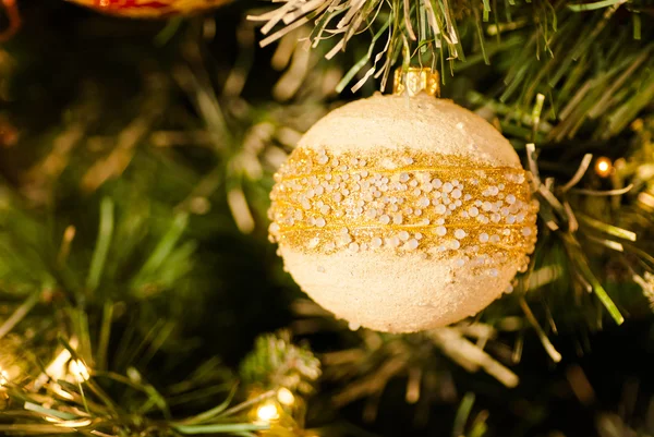 White Pearly Bauble on Christmas Tree — 图库照片