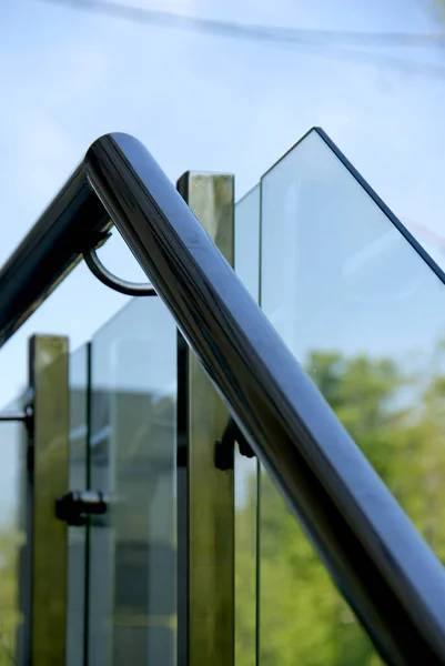 Üvegkorlát Lépcsőnél Korláttal — Stock Fotó