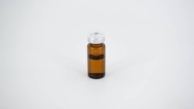 Cam şişede aşı sıvısı.