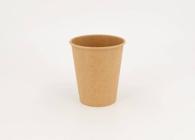 Arka planda izole edilmiş kahve fincanını kapat.