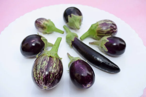 Három Különböző Típusú Brinjals Nevezik Padlizsán Padlizsán Sötét Lila Különböző — Stock Fotó