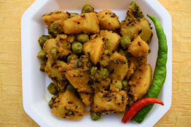 Hint balkabağı körisi, aynı zamanda Kaddu ki sabzi olarak da bilinir. Hindistan baharatları ve masala ile yapılan lezzetli kabak kabağı sebzesi. Ev yapımı köri sosu.