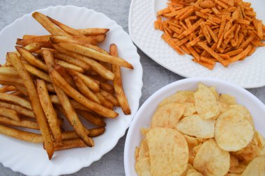 Hint yemek tarifleri, Navratri, maha shivratri, ekadashi vrat ka khana olarak da bilinir. Hepsi patatesten yapılmış. Patates cipsi, patates kızartması ve patates cipsi.