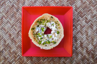 Geleneksel ve otantik Hint yemeği olan Ghevar veya ghewar, Hint tatlısı Holi, Diwali, rakshabandhan ve Teej gibi festivallerde hazırlandı ve yenildi. Tatsy rajasthani tatlısı