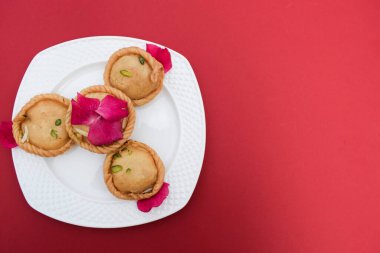 Popüler Hint mithai 'si ya da Chandrakal olarak bilinen tatlılar. Festivallerde ve bayram bayramı gibi özel günlerde yenen yuvarlak köfteler.