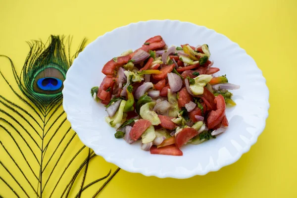 Jackfruit köri kızartması ya da Kathal Ki Sabji. Hint yemeği nefis. Orijinal ev yapımı Asya sebzesi..